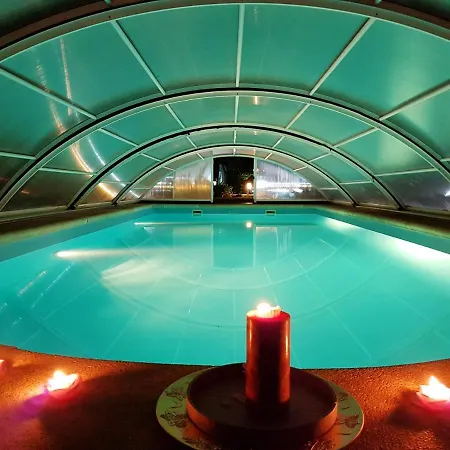 Dom wakacyjny Comfortable House In With Shared Pool
