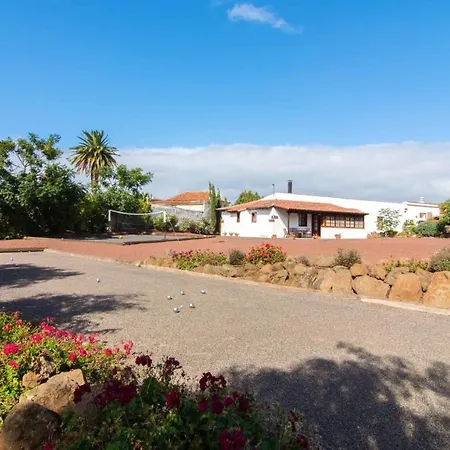 Comfortable House In With Shared Pool